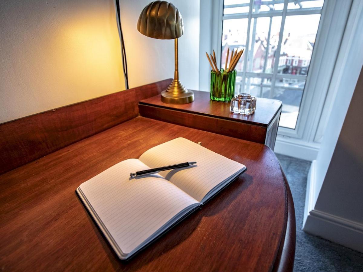 Pass The Keys Art Deco Inspired Apartment With Roof Top Views Shrewsbury Extérieur photo