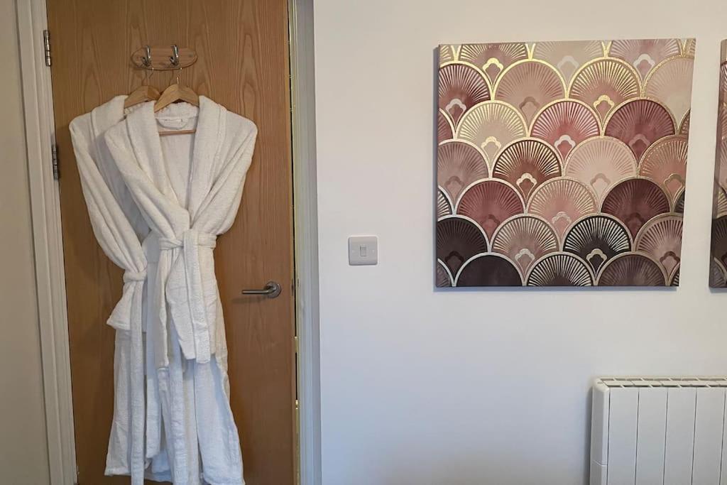 Pass The Keys Art Deco Inspired Apartment With Roof Top Views Shrewsbury Extérieur photo